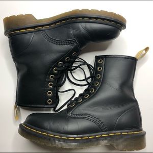 VEGAN BLACK Dr. Martens 
1460 FELIX LACE UP BOOTS